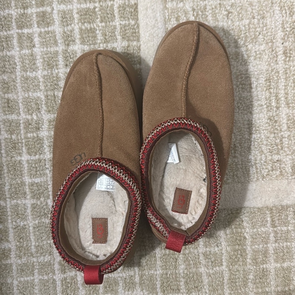 Ugg slippers size 10 tasman